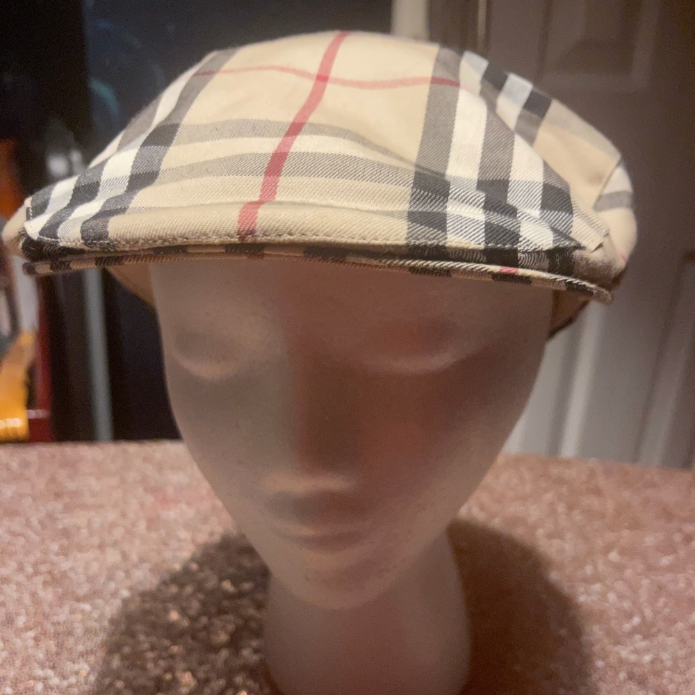 Burberry London original nova check cotton newsboy cap.